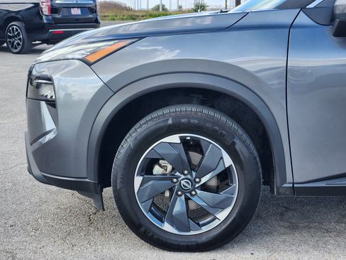 Used 2025 Nissan Rogue SV AWD/4WD image 9
