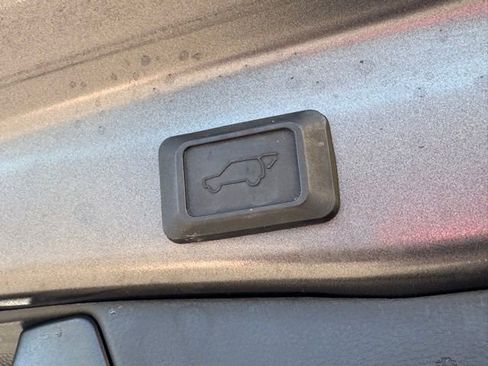 Used 2021 Toyota RAV4 XLE w/ Convenience Package image 9