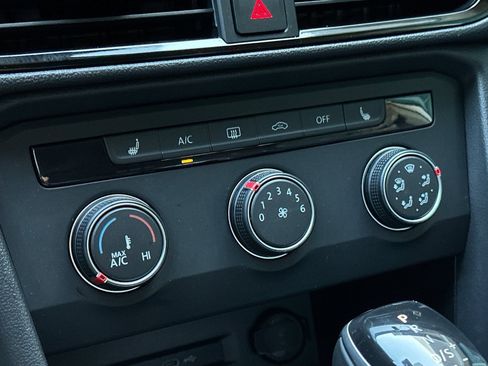 Used 2022 Volkswagen Taos SE image 20