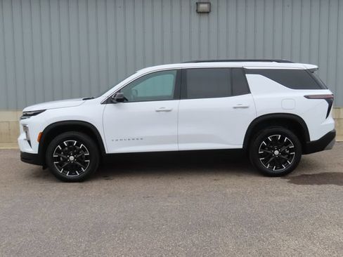 Used 2025 Chevrolet Traverse LT w/ Sun and Wheel Package AWD/4WD image 8