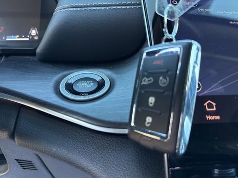 Used 2022 Jeep Grand Cherokee Limited image 38