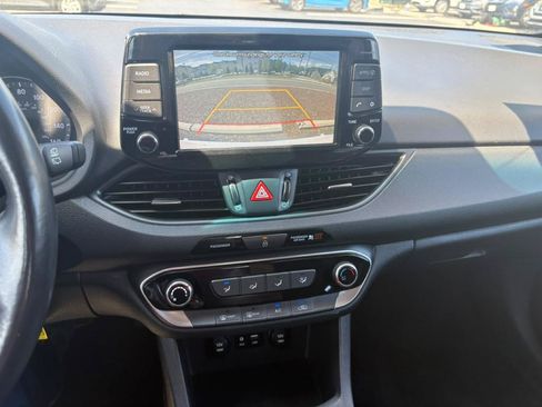 Used 2019 Hyundai Elantra GT FWD image 12