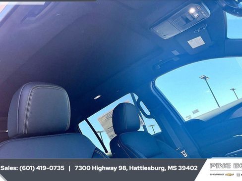 New 2026 Chevrolet Traverse LT w/ Sun and Wheel Package FWD image 16