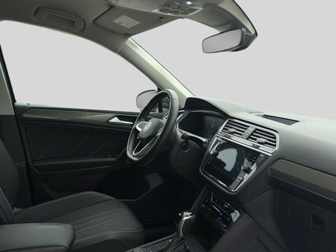 Used 2023 Volkswagen Tiguan SE AWD/4WD image 21
