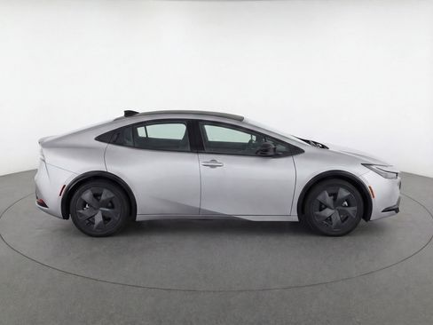 Used 2025 Toyota Prius LE FWD image 11