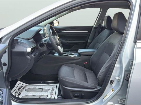 Used 2022 Nissan Altima 2.5 SV FWD image 11