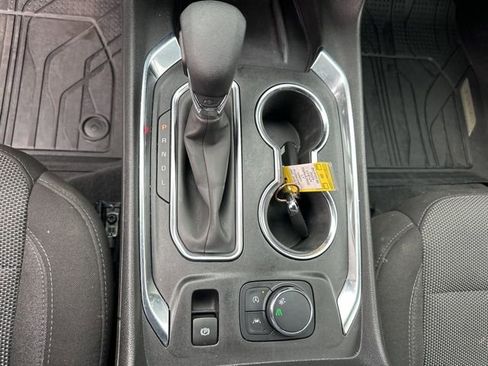 Used 2023 Chevrolet Traverse LT FWD image 17