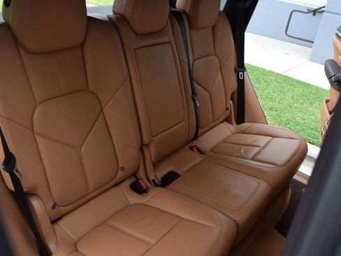 Used 2013 Porsche Cayenne Diesel AWD/4WD image 48