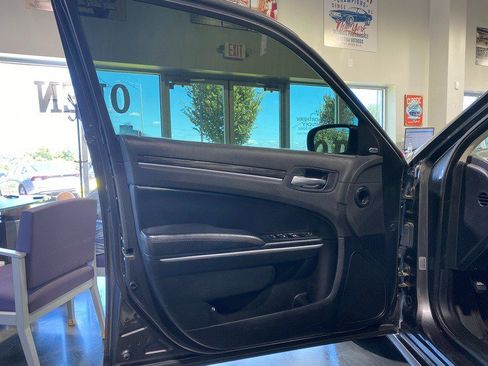Used 2022 Chrysler 300 Touring L w/ Popular Equipment Group RWD image 10