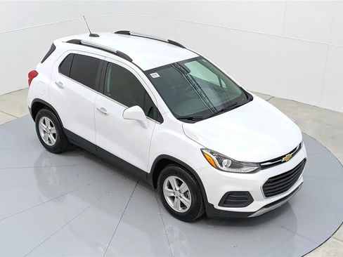Used 2018 Chevrolet Trax LT w/ LT Convenience Package image 11