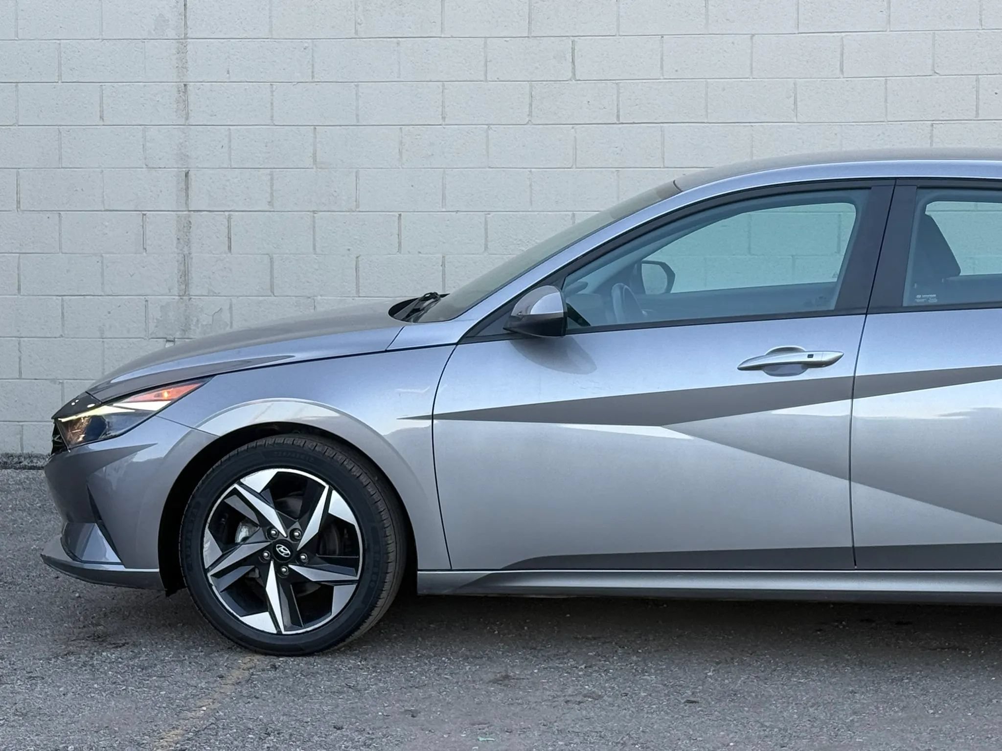 Used 2023 Hyundai Elantra SEL w/ Convenience Package FWD image 3