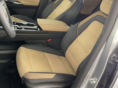 New 2025 Chevrolet Equinox ACTIV image 12