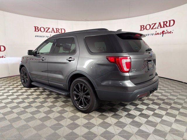 Used 2017 Ford Explorer XLT w/ Equipment Group 202A AWD/4WD image 9