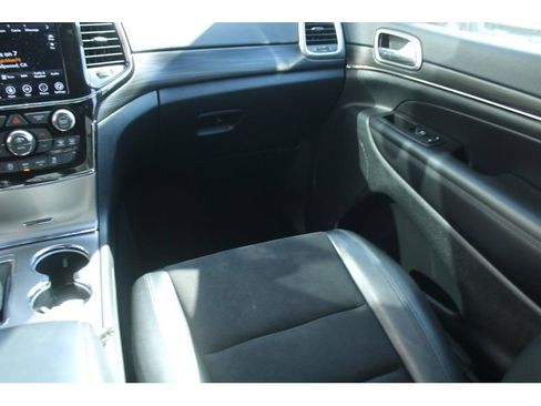 Used 2022 Jeep Grand Cherokee Laredo X image 19