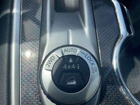 Used 2020 Nissan Pathfinder SL image 29