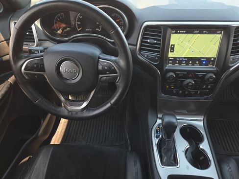 Used 2018 Jeep Grand Cherokee Altitude RWD image 29