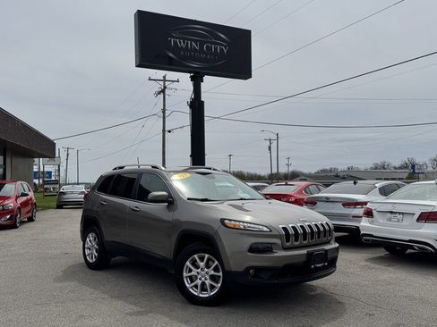 Used 2017 Jeep Cherokee Latitude w/ Safety/Convenience Group image 1