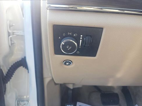 Used 2018 Jeep Grand Cherokee Overland image 14