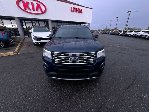 Used 2016 Ford Explorer XLT w/ Equipment Group 202A AWD/4WD image 29
