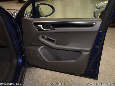 Used 2023 Porsche Macan image 40