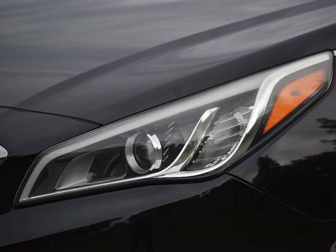 Used 2015 Hyundai Sonata Limited w/ Option Group 06 FWD image 38