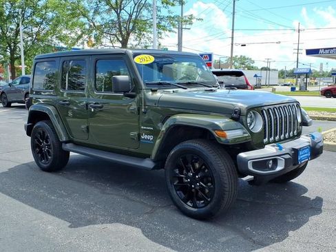Used 2023 Jeep Wrangler Unlimited Sahara w/ Cold Weather Group AWD/4WD image 3