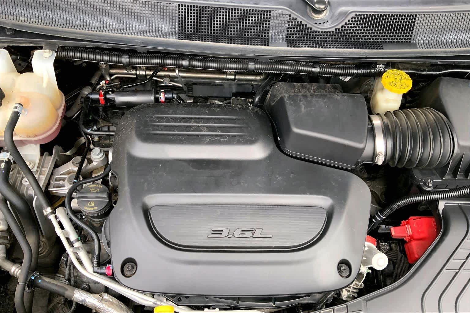Used 2023 Chrysler Pacifica Touring-L FWD image 31