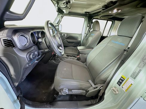 Used 2023 Jeep Wrangler Unlimited Rubicon 4xe w/ Cold Weather Group AWD/4WD image 13