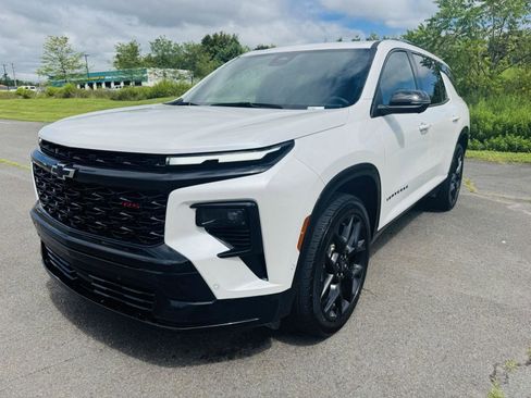 Used 2024 Chevrolet Traverse RS w/ LPO, Floor Liner Package image 2