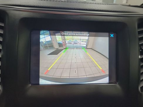 Used 2019 Jeep Cherokee Latitude Plus w/ Comfort/Convenience Group AWD/4WD image 45