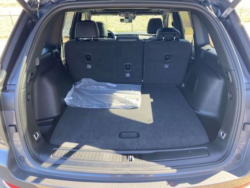 New 2026 Jeep Grand Cherokee Limited w/ Luxury Tech Group II RWD image 8