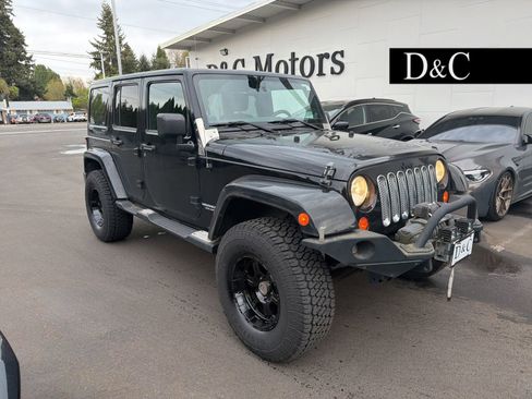 Used 2012 Jeep Wrangler Unlimited Sahara image 1