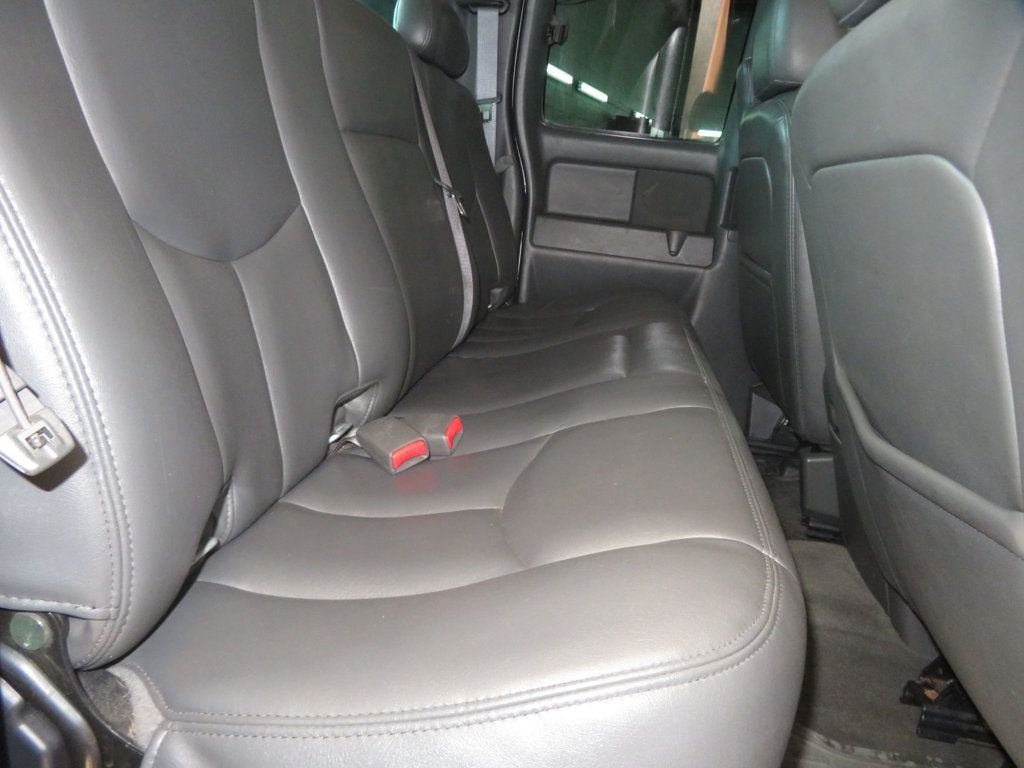 Used 2006 Chevrolet Silverado 2500 LT w/ Onstar Plus Package AWD/4WD image 26