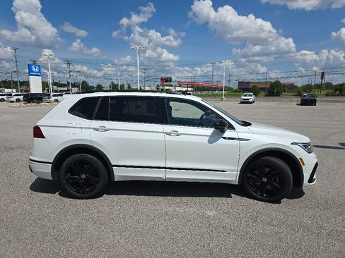 Used 2024 Volkswagen Tiguan SE R-Line AWD/4WD image 7