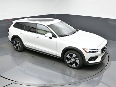 New 2026 Volvo V60 B5 Cross Country Plus w/ Protection Package Premier image 47