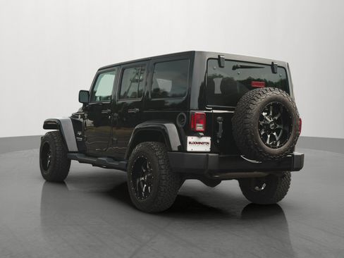 Used 2018 Jeep Wrangler Unlimited Sahara w/ Connectivity Group AWD/4WD image 5