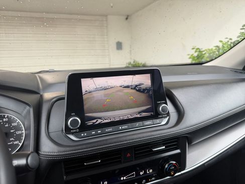 Used 2025 Nissan Rogue SV image 25