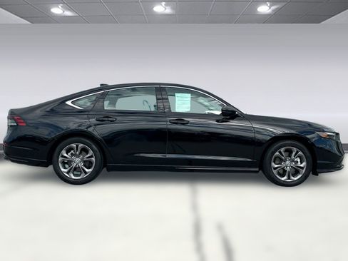 Used 2023 Honda Accord EX-L image 2