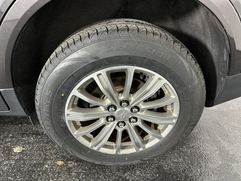 Used 2018 Cadillac XT5 Luxury w/ Driver Awareness Package FWD image 10