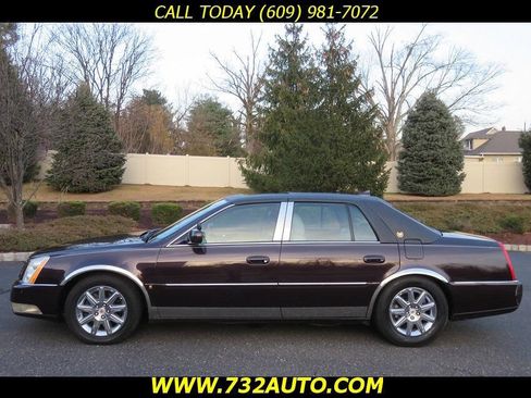 Used 2009 Cadillac DTS image 2