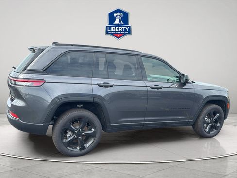 New 2025 Jeep Grand Cherokee Limited w/ Black Appearance Package AWD/4WD image 13