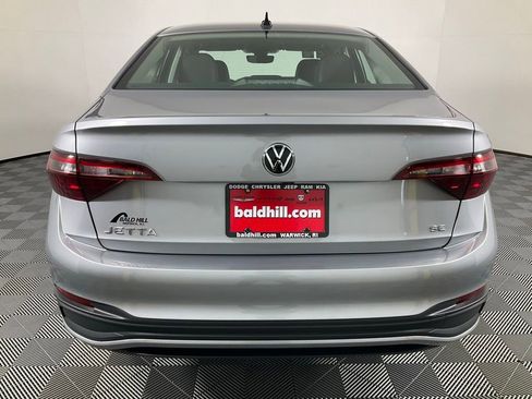 Used 2024 Volkswagen Jetta SE w/ Panoramic Sunroof Package image 5