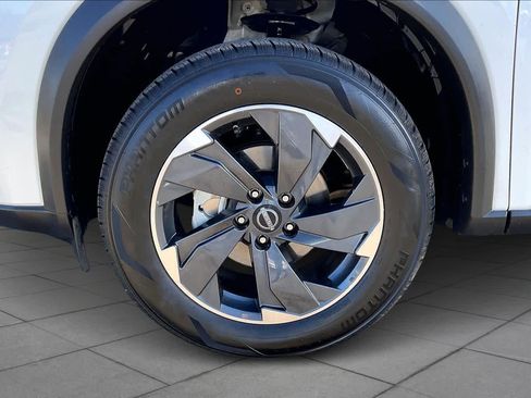 Used 2024 Nissan Rogue SV image 10