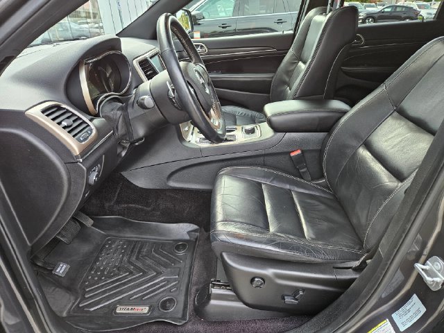 Used 2017 Jeep Grand Cherokee Limited AWD/4WD image 16