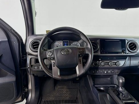 Used 2019 Toyota Tacoma TRD Off-Road w/ Technology Package AWD/4WD image 19