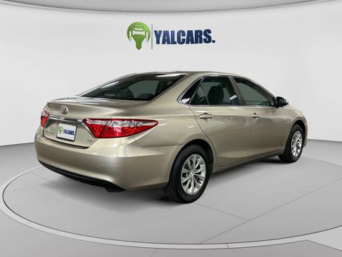 Used 2017 Toyota Camry LE FWD image 5