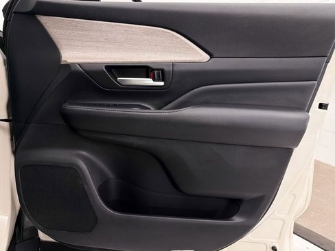 Used 2024 Toyota Grand Highlander Limited image 29