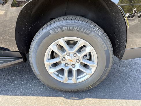 New 2026 Chevrolet Suburban LS image 20