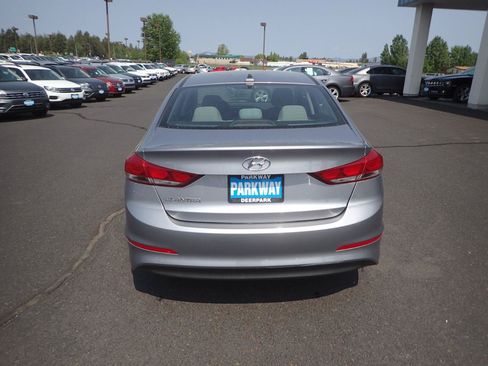Used 2017 Hyundai Elantra SE w/ SE A/T Tech Package 03 FWD image 4