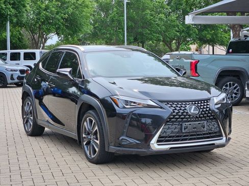Used 2019 Lexus UX 200 w/ Premium Package image 4